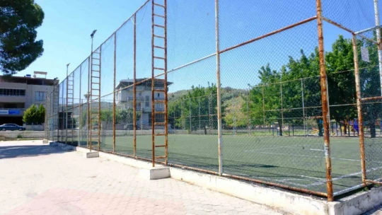 Kuyucak'ta spor alanları yenileniyor