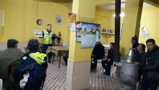 Kuyucak'ta traktör sürücülerine jandarmadan eğitim