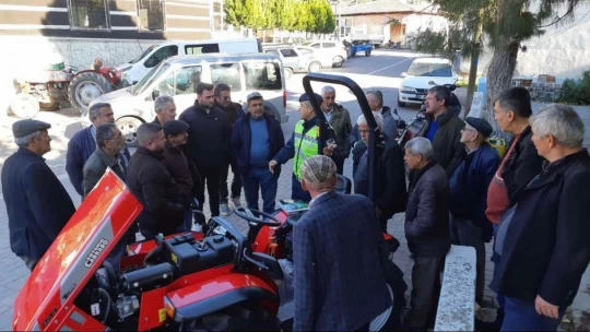 Kuyucak'ta traktör sürücülerine jandarmadan eğitim
