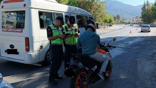 Kuyucak ve Kuşadası'nda motosiklet sürücüleri bilgilendirildi