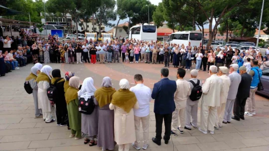 Kuyucaklı hacılar dualarla uğurlandı