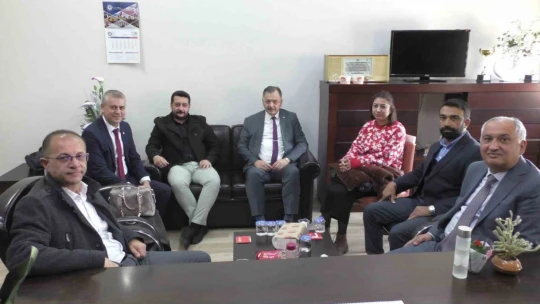 Kuyucaklı öğretmenlerden öğrencilerine aşure ikramı