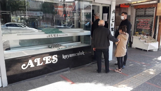 Kuyumcu, emanet aldığı altınlarla ortadan kayboldu