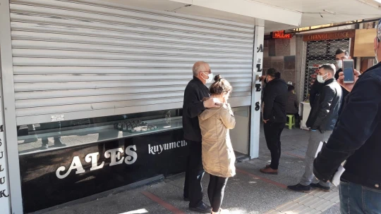 Kuyumcu, emanet aldığı altınlarla ortadan kayboldu