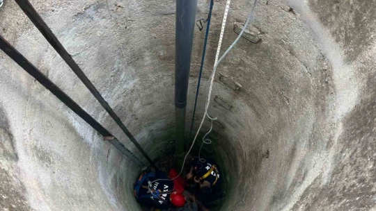 Kuyuya düşen yaşlı kadın itfaiye ekiplerince kurtarıldı