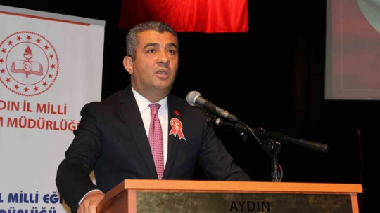 Lise öğrencilerinin 'Akif'in Dilinden' gösterisi ayakta alkışlandı