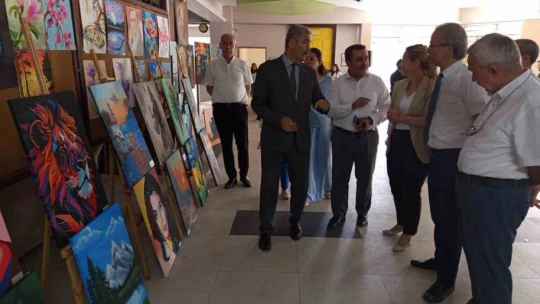 Liseli genç yeteneklerin eserleri göz doldurdu