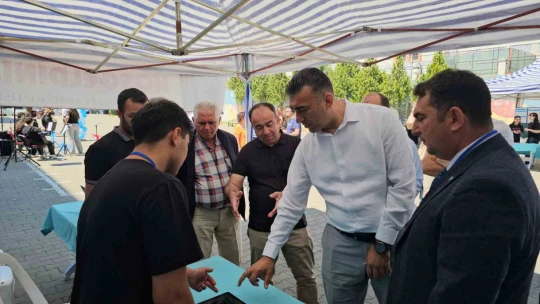 Liseli gençler bilim fuarında projelerini sergiledi