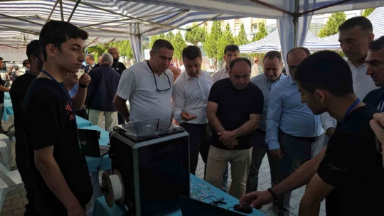 Liseli gençler bilim fuarında projelerini sergiledi