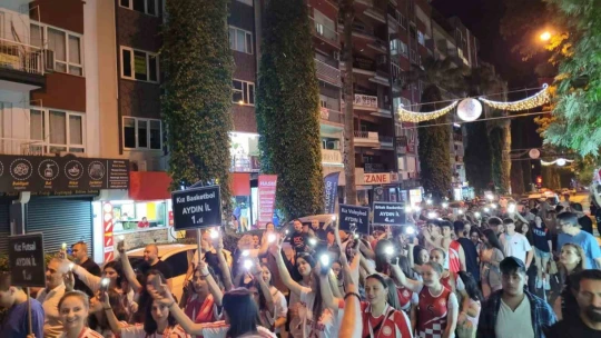 Liseli gençlerden anlamlı yürüyüş