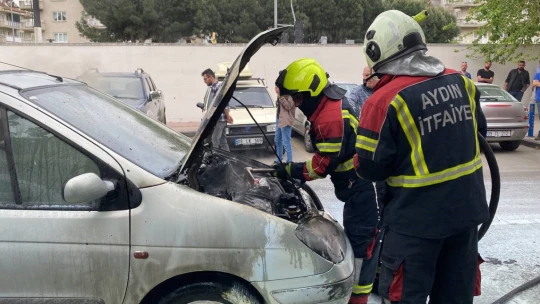 LPG'li otomobil alev aldı, itfaiyenin zamanında müdahalesi faciayı önledi
