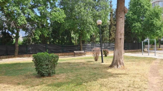 Mahalle sakinlerini istedi, park bahçeler temizlendi