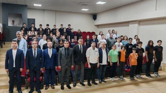 Matematik Olimpiyatları'nda dereceye giren öğrenciler ödüllerini aldı