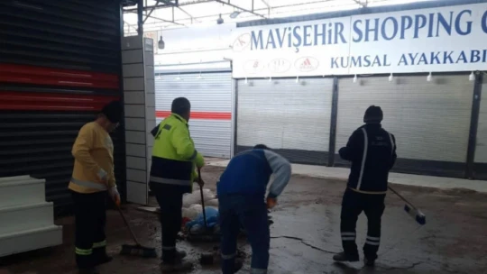 Mavişehir Halk Pazarı'nda temizlik çalışması yapıldı