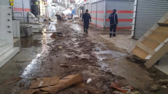 Mavişehir Halk Pazarı'nda temizlik çalışması yapıldı