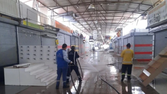 Mavişehir Halk Pazarı'nda temizlik çalışması yapıldı