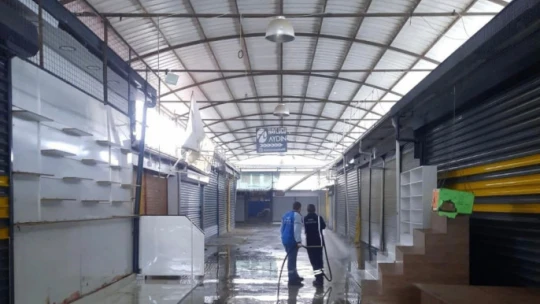 Mavişehir Halk Pazarı'nda temizlik çalışması yapıldı