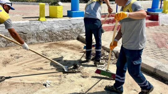 Mavişehir sahilinde temizlik çalışması yapıldı