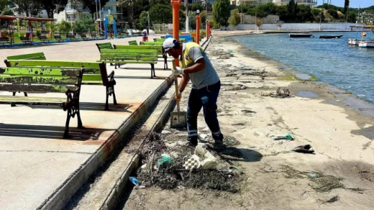 Mavişehir sahilinde temizlik çalışması yapıldı