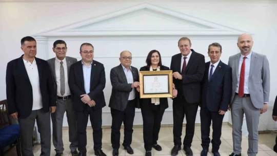 Mazbatasını alan Başkan Çerçioğlu, işbirliği mesajı verdi