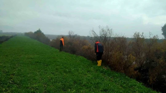 Menderes Nehri'ne düşen kişiyi bulmak için ekipler seferber oldu
