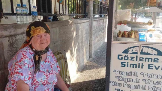 Mensure Teyze'nin çalışma azmi görenleri şaşırtıyor