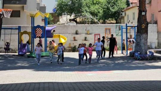 Meslek Lisesi öğrencilerinden köy okuluna destek