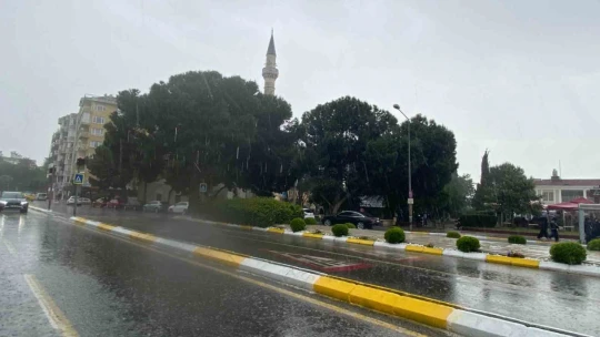 Meteorolojiden 'sarı kod' uyarısı sonrası Aydın'da yağmur etkili oldu
