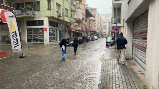 Meteorolojiden 'sarı kod' uyarısı sonrası Aydın'da yağmur etkili oldu