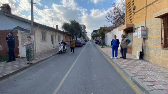 Metruk binada çıkan yangın mahalleyi sokağa döktü