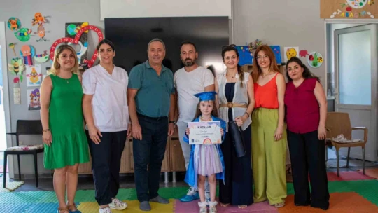Mezuniyetlerini ve Babalar Günü'nü bir arada kutladılar