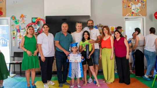 Mezuniyetlerini ve Babalar Günü'nü bir arada kutladılar