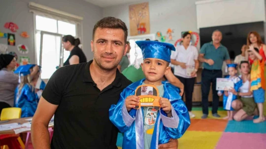 Mezuniyetlerini ve Babalar Günü'nü bir arada kutladılar