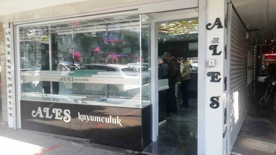 Milyonluk vurgun yaptığı iddia edilen kuyumcu davası 5'inci kez ertelendi