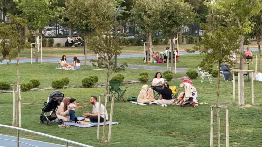 Mimar Sinan Parkı'na vatandaşlardan yoğun ilgi