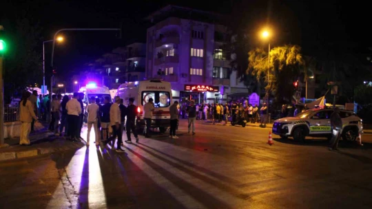 Minibüs ile otomobil çarpıştı: 11 yaralı