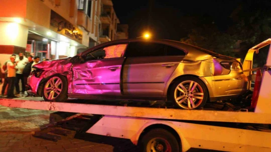 Minibüs ile otomobil çarpıştı: 11 yaralı