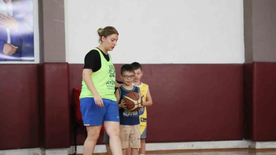 Minik basketbolcular Büyükşehir'in kurslarında yetişiyor