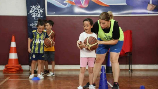 Minik basketbolcular Büyükşehir'in kurslarında yetişiyor