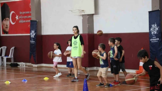 Minik basketbolcular Büyükşehir'in kurslarında yetişiyor