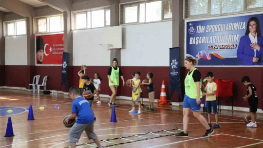 Minik basketbolcular Büyükşehir'in kurslarında yetişiyor
