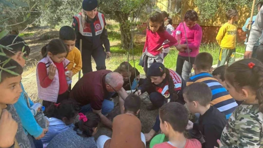 Minik eller geleceğe nefes oldu