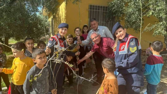 Minik eller geleceğe nefes oldu