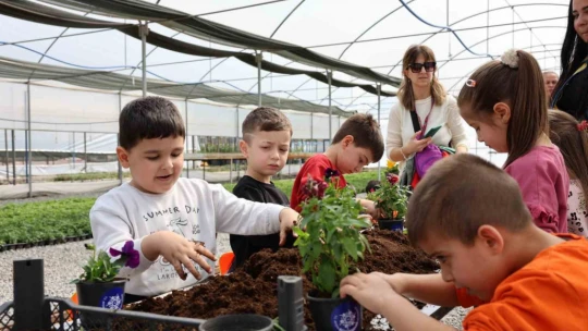 Minik öğrenciler doğa sevgisini öğreniyor