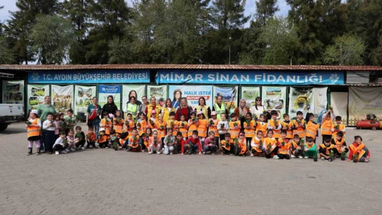 Minik öğrenciler doğa sevgisini öğreniyor
