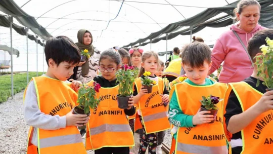 Minik öğrenciler doğa sevgisini öğreniyor
