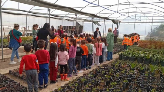 Minik öğrenciler doğa sevgisini öğreniyor