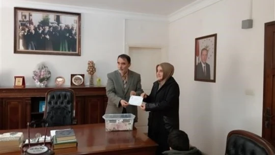 Minik öğrenciler kumbaralarını yardıma muhtaç çocuklar için bağışladı