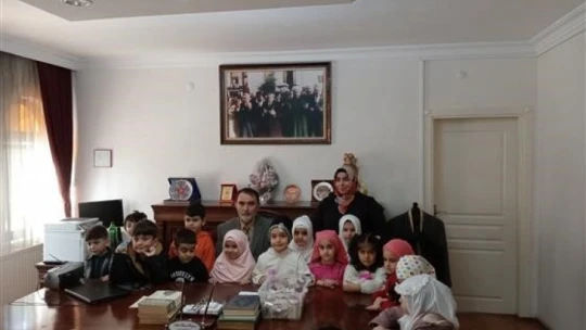 Minik öğrenciler kumbaralarını yardıma muhtaç çocuklar için bağışladı
