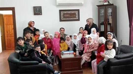 Minik öğrenciler kumbaralarını yardıma muhtaç çocuklar için bağışladı
